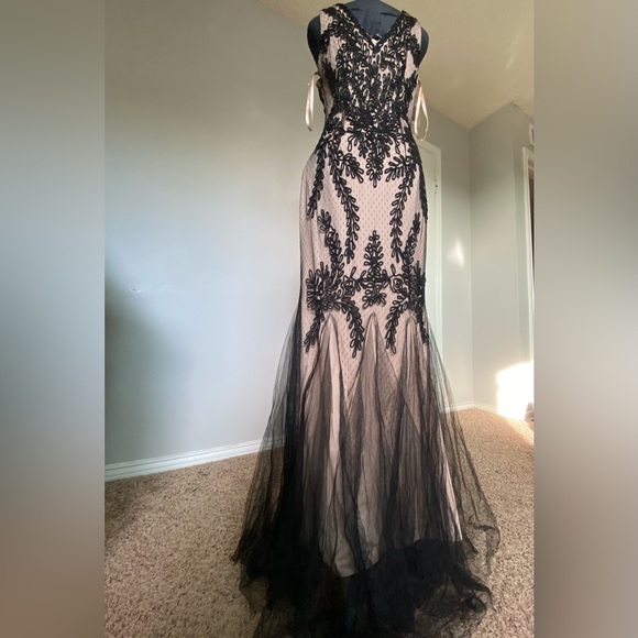 Betsy & Adam sautache mermaid gown never worn - Picture 5 of 9